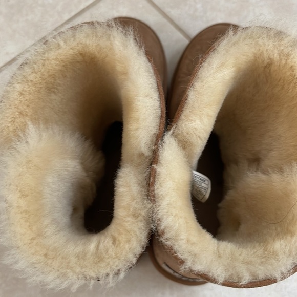 UGG size 6 boots - Picture 2 of 5